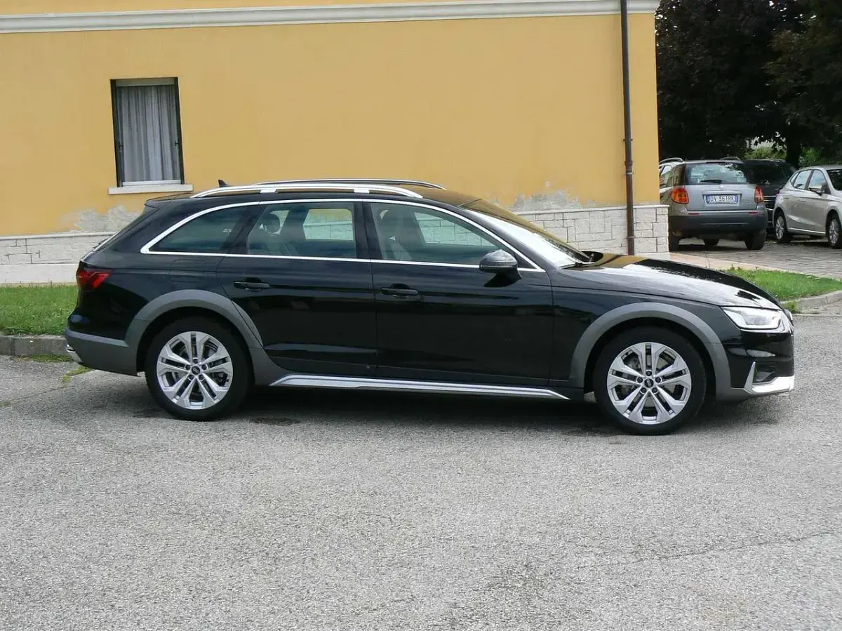 Usata Audi A4 Allroad Business 204 CV (150 kW) 2022 Nero Station wagon