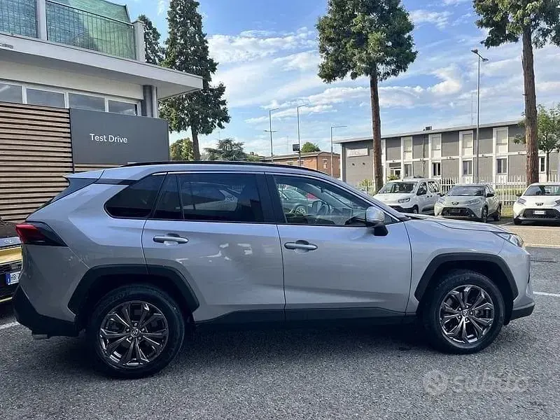 Usata Toyota RAV4 Hybrid 222 CV (163 kW) 2022 Grigio SUV