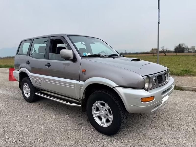 Usata Nissan Terrano SE 125 CV (91 kW) 1999 Grigio SUV