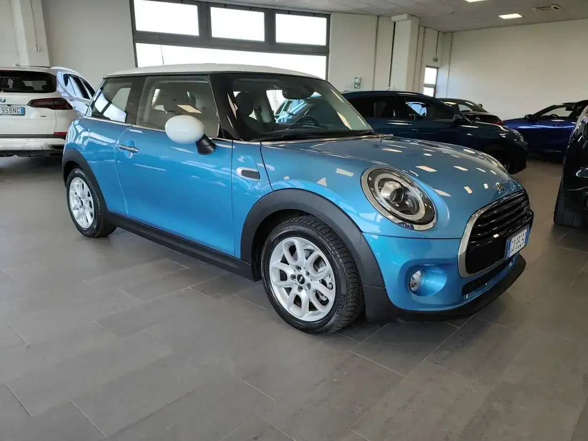 Usata Mini Cooper D 116 CV (85 kW) 2019 Blu/azzurro Utilitaria