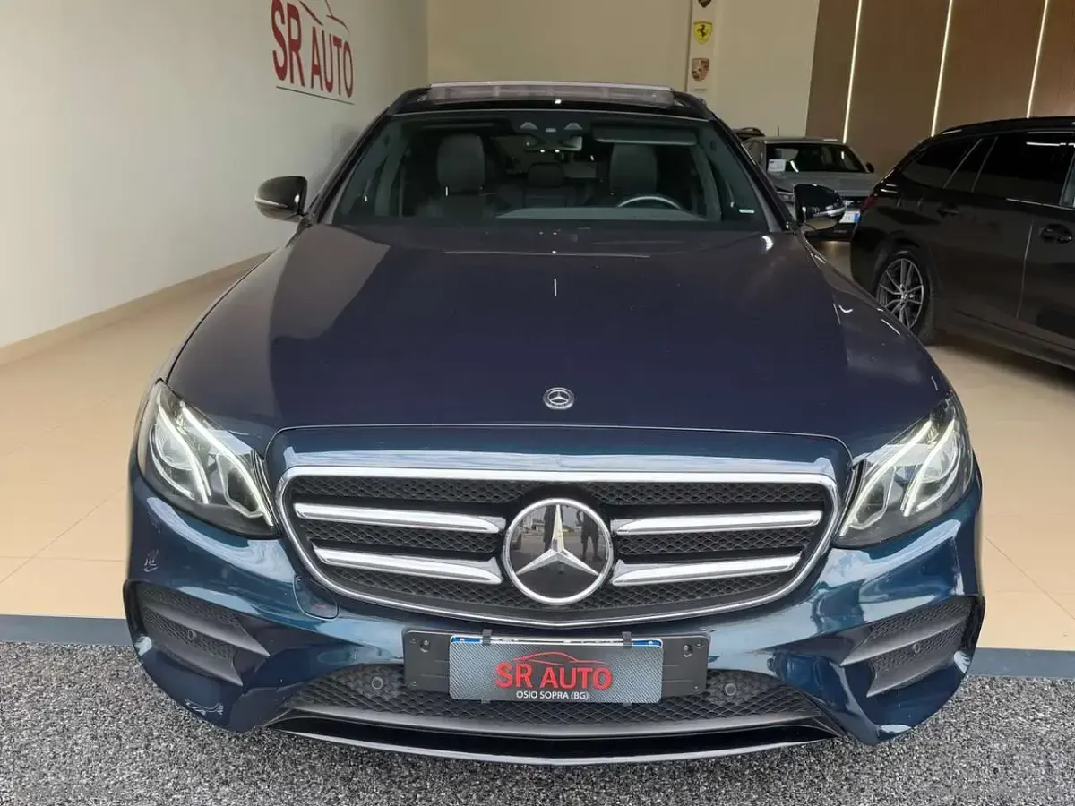 Usata Mercedes E220 Premium 194 CV (142 kW) 2017 Blu/azzurro Station wagon