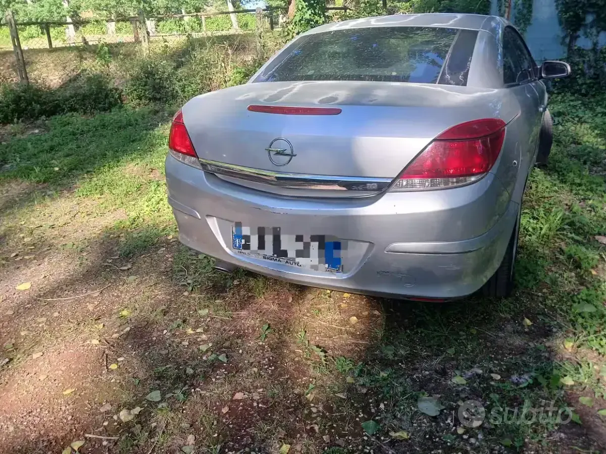 Usata Opel Astra 115 CV (84 kW) 2007 Grigio Cabrio