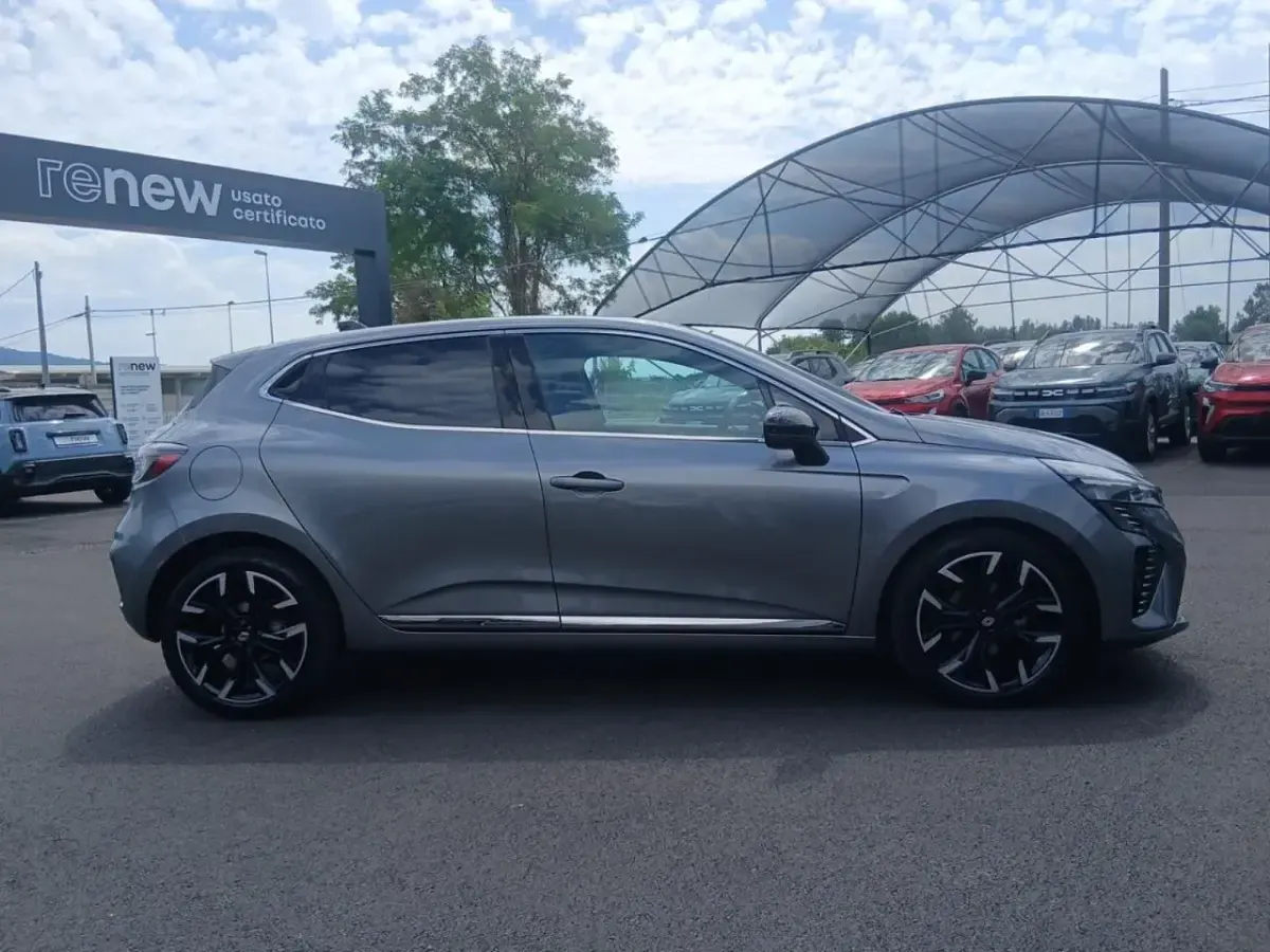 Usata Renault Clio V Techno 101 CV (74 kW) 2025 Grigio Utilitaria