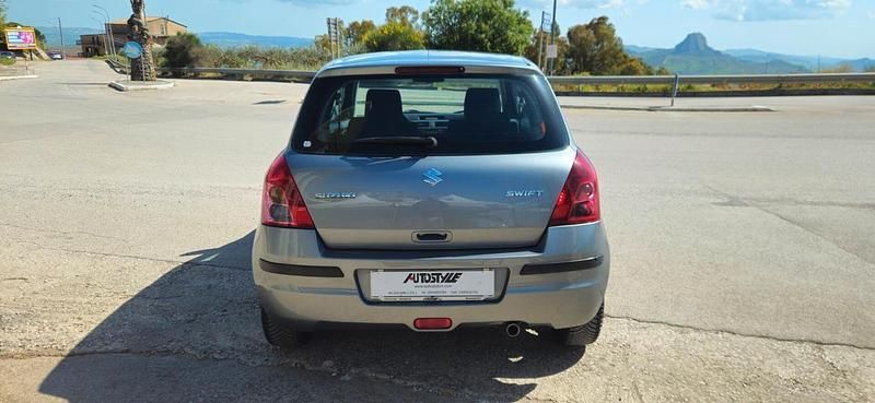 Usata Suzuki Swift 75 CV (55 kW) 2009 Grigio Utilitaria
