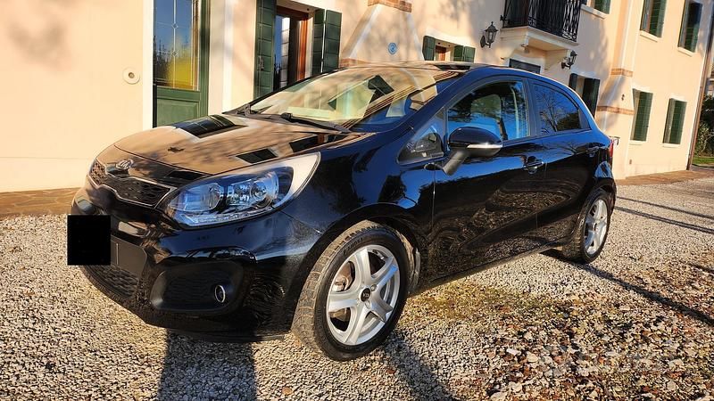 Usata Kia Rio EX 90 CV (66 kW) 2013 Nero Berlina