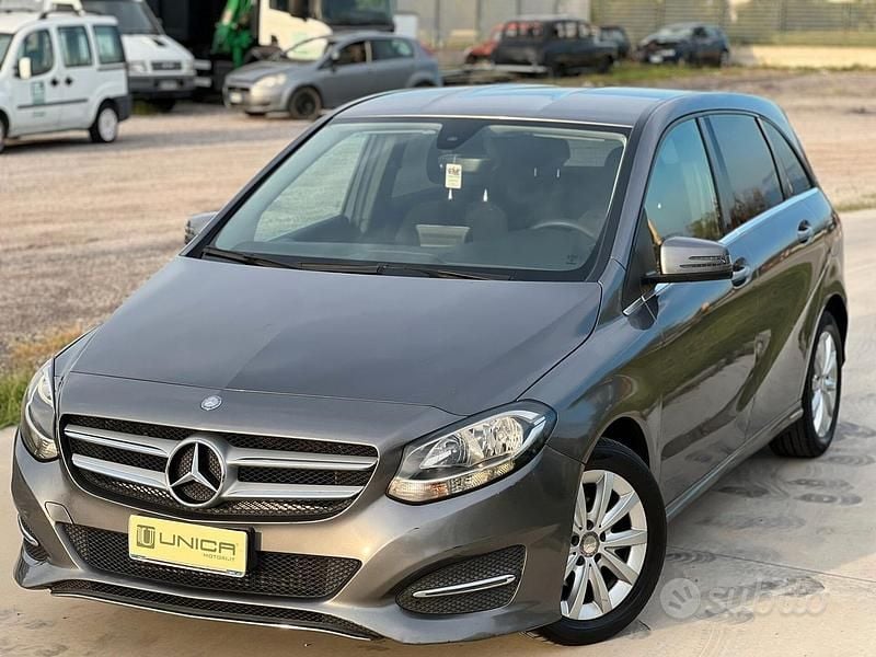 Usata Mercedes B180 Business 109 CV (80 kW) 2016 Grigio Monovolume