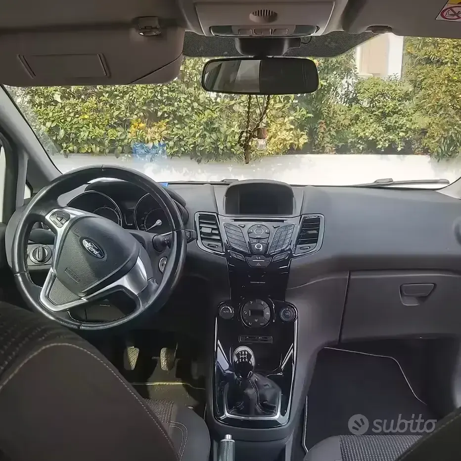Usata Ford Fiesta 95 CV (69 kW) 2016 Bianco Utilitaria