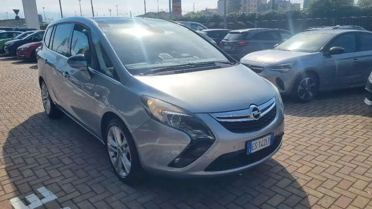 Usata Opel Zafira Tourer Cosmo 131 CV (96 kW) 2013 Grigio Monovolume