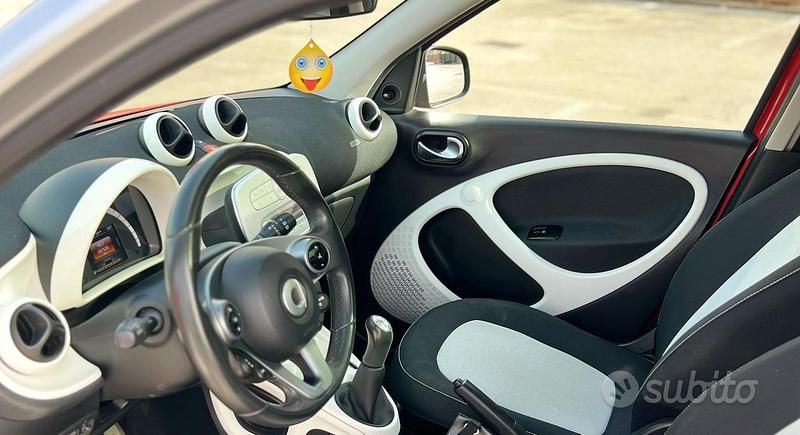 Usata Smart ForFour 71 CV (52 kW) 2015 Rosso Utilitaria