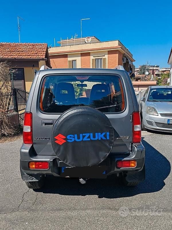 Second-hand Suzuki Jimny 86 CP (63 kW) 2006 Gri SUV