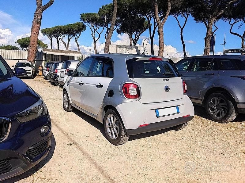 Usata Smart ForFour 71 CV (52 kW) 2017 Bianco Utilitaria