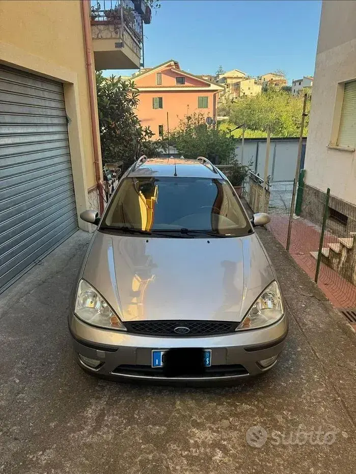 Usata Ford Focus 116 CV (85 kW) 2002 Grigio Station wagon