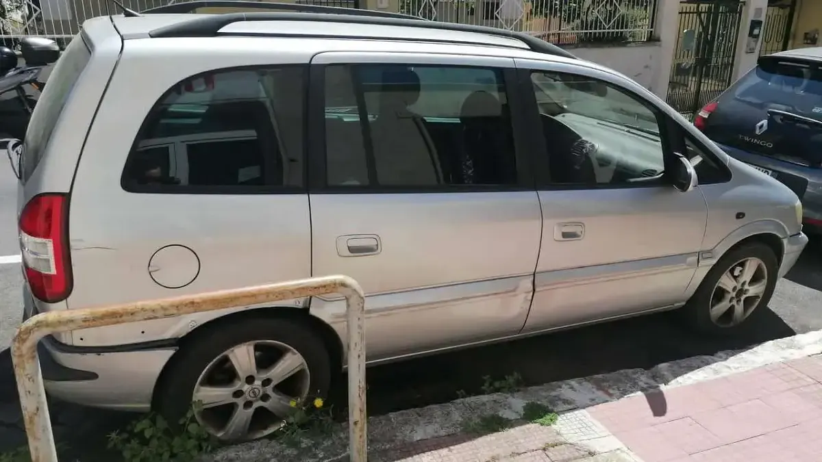 Usata Opel Zafira Elegance 125 CV (91 kW) 2005 Grigio Monovolume