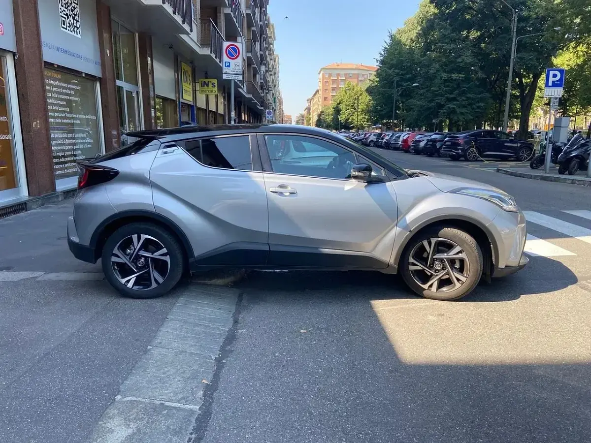 Usata Toyota C-HR Trend 184 CV (135 kW) 2022 Grigio SUV