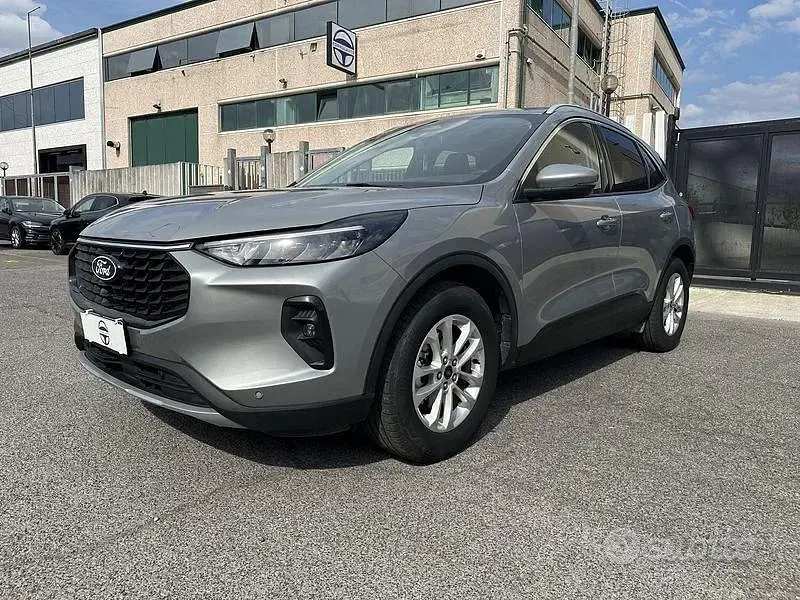 Usata Ford Kuga Titanium 190 CV (139 kW) 2024 Grigio SUV