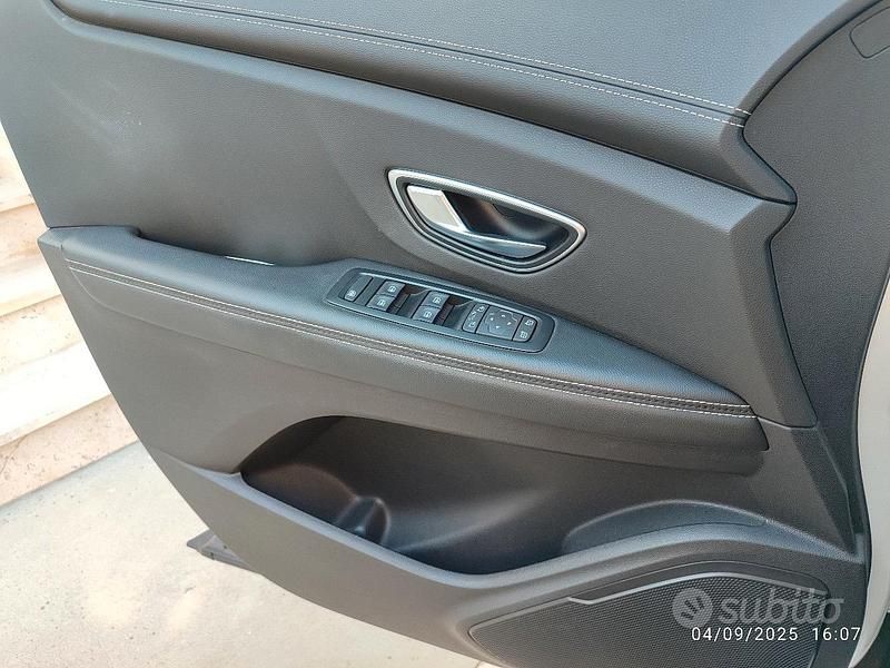 Usata Renault Scénic IV Intens 110 CV (80 kW) 2018 Argento Monovolume