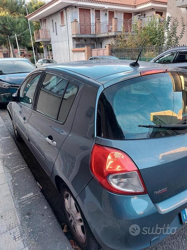 Usata Renault Clio III 85 CV (62 kW) 2011 Blu Berlina