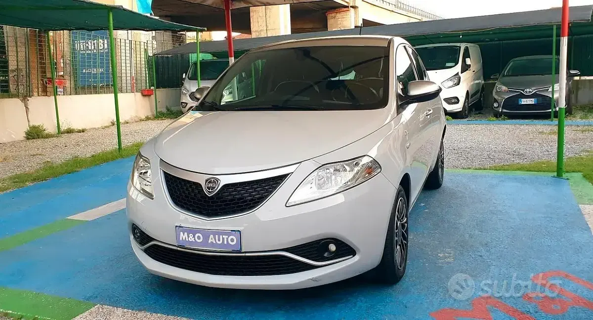 Usata Lancia Ypsilon 69 CV (50 kW) 2017 Grigio Utilitaria