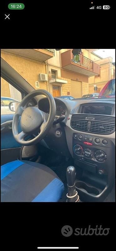 Usata Fiat Punto 86 CV (63 kW) 2003 Blu Utilitaria