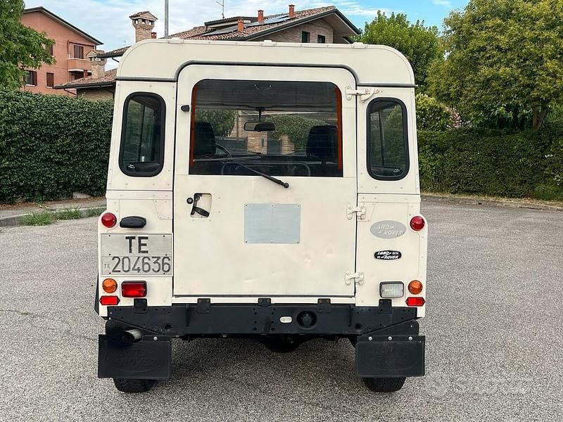 Usata Land Rover Defender 86 CV (63 kW) 1986 Bianco SUV