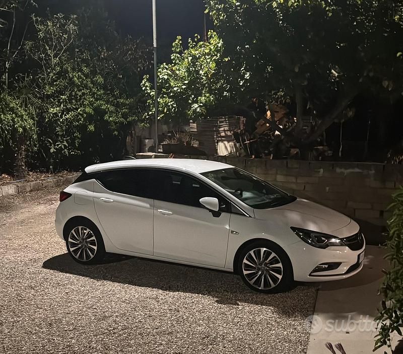 Bianco Usata 2016 Opel Astra Tre volumi | 7300 € (Ottimo prezzo) - Immagine 1/4
