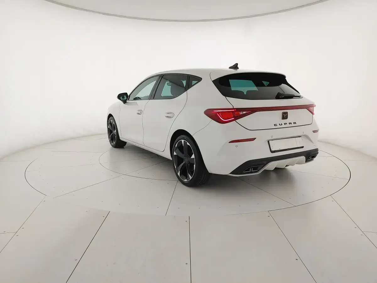 Usata Cupra Leon 150 CV (110 kW) 2023 Bianco candy Berlina