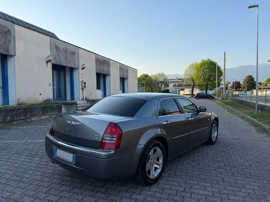 Usata Chrysler 300C 218 CV (160 kW) 2007 Grigio Berlina