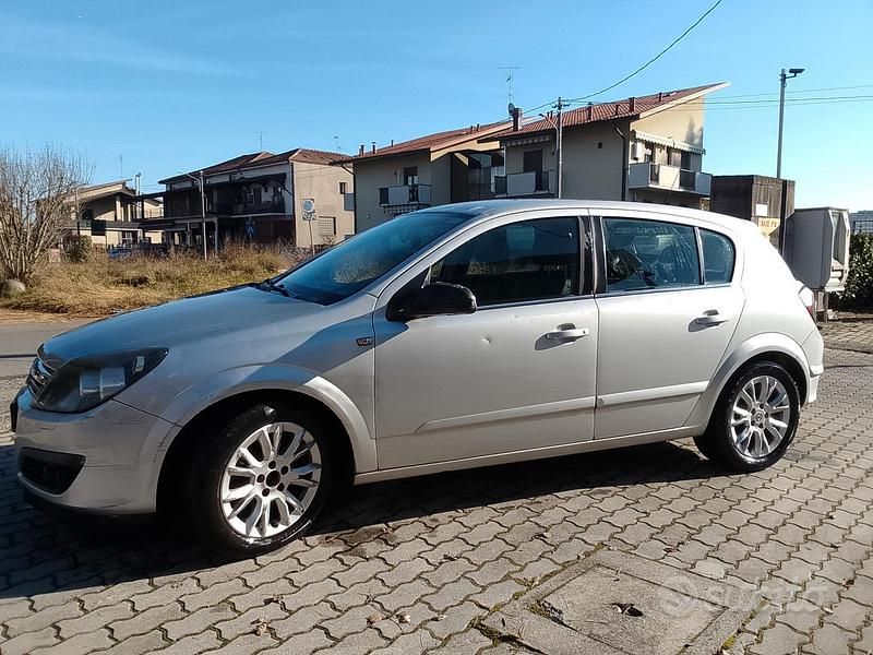 Usata Opel Astra 2006 Grigio Berlina