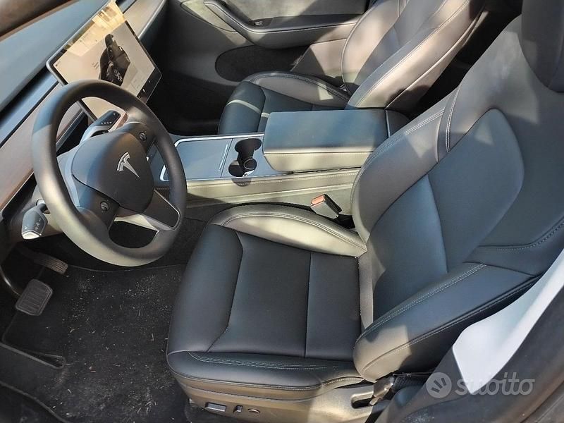 Usata Tesla Model Y 250 kW (340 CV) 2023 Nero SUV