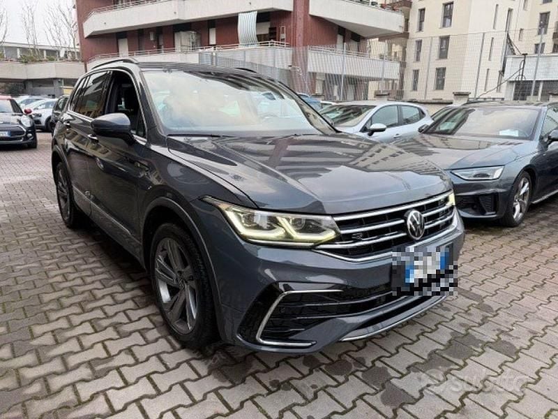 Usata VW Tiguan R-line 150 CV (110 kW) 2022 Grigio scuro SUV