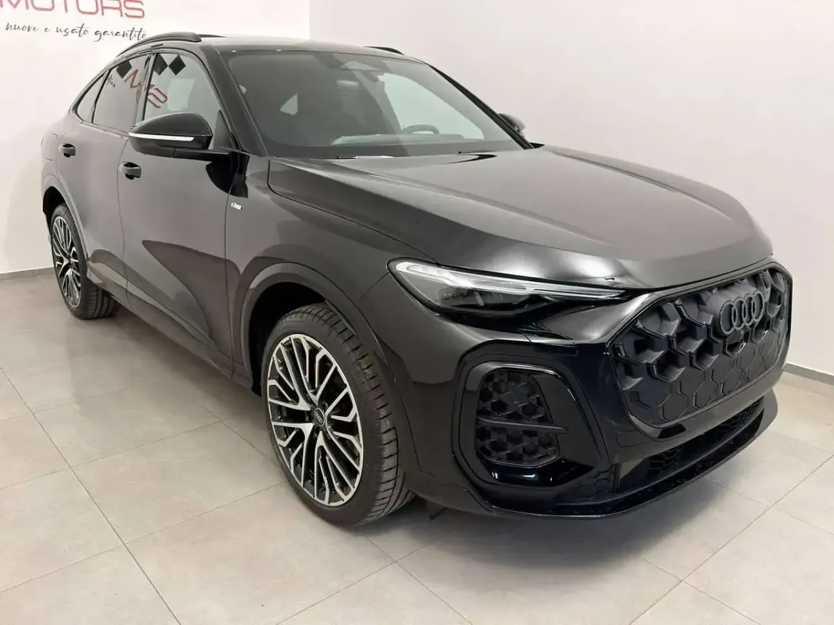 Nuova Audi Q5 Sportback S-Line 204 CV (150 kW) 2026 Nero mythos SUV