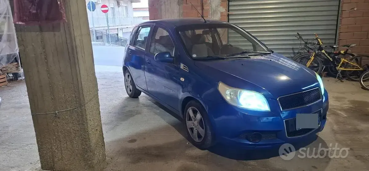 Usata Chevrolet Aveo 84 CV (61 kW) 2009 Bluazzurro Berlina