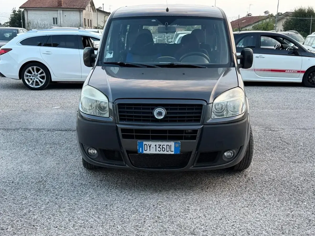 Usata Fiat Doblò 77 CV (56 kW) 2009 Marrone Monovolume