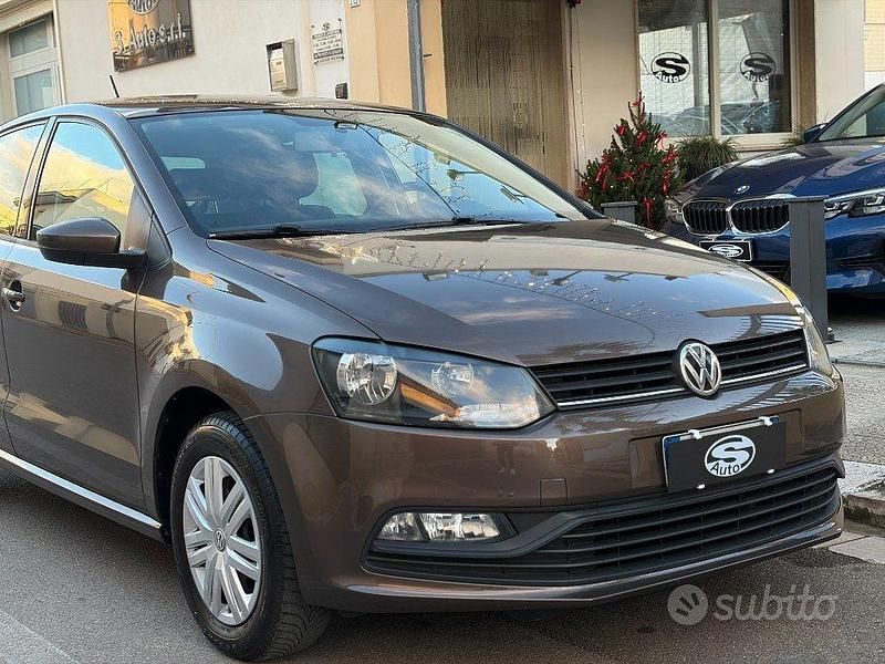 Usata VW Polo Trendline 60 CV (44 kW) 2015 Marrone Berlina