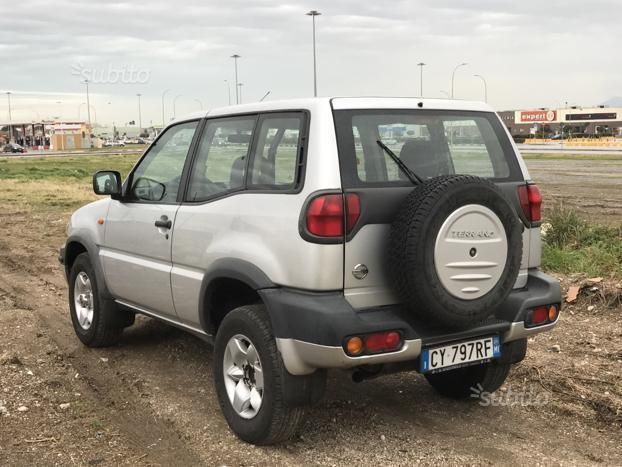 Nissan terrano старый