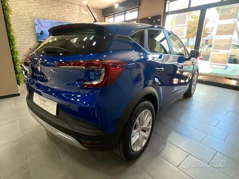 Usata Renault Captur Equilibre 91 CV (66 kW) 2023 Blu/azzurro(met.) SUV