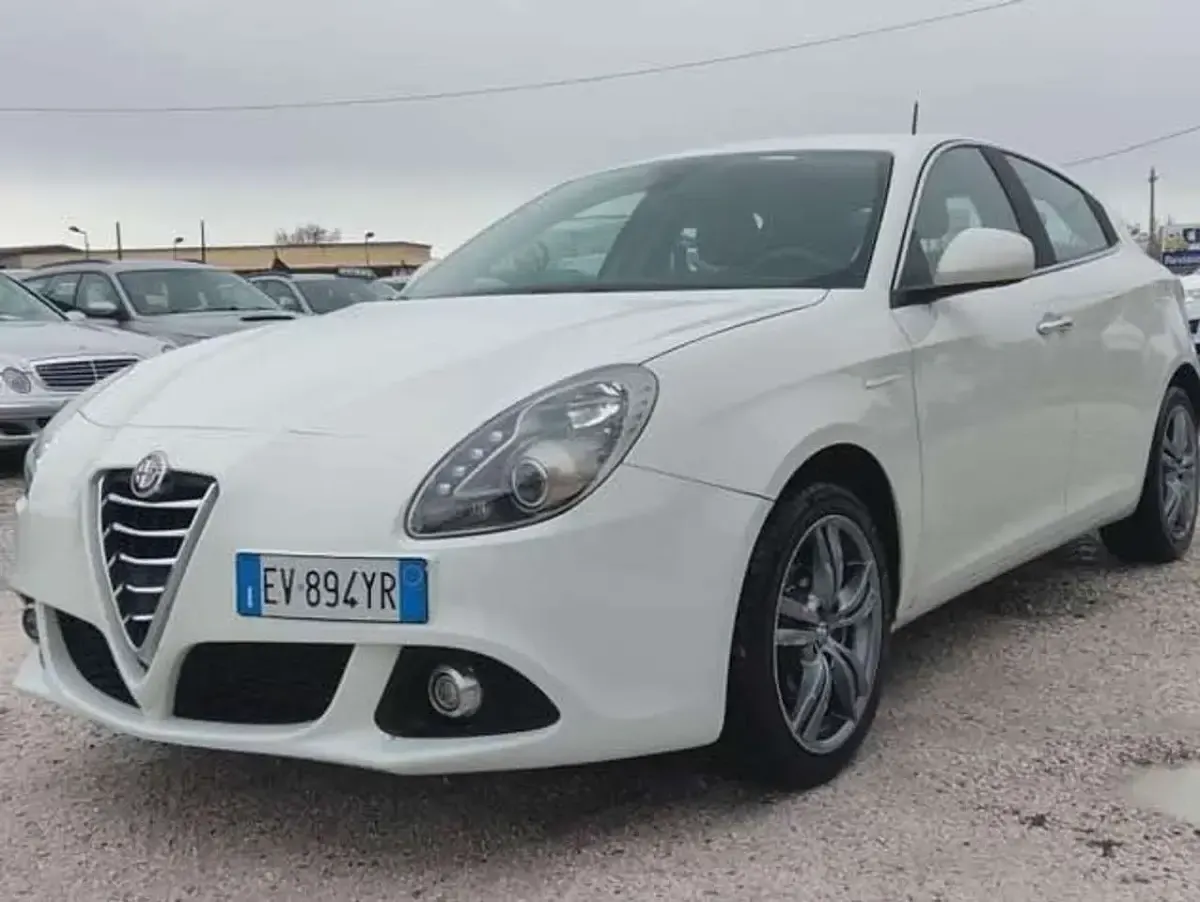 Usata Alfa Romeo Giulietta Progression 105 CV (77 kW) 2014 Bianco Utilitaria