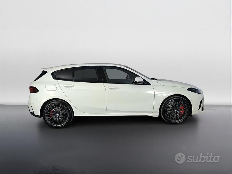Usata BMW 120 M Sport 170 CV (125 kW) 2025 Alpinweiss iii pastello Utilitaria
