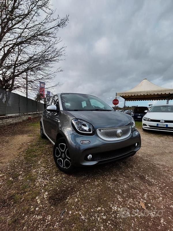 Usata Smart ForFour Prime 70 CV (51 kW) 2016 Grigio Utilitaria