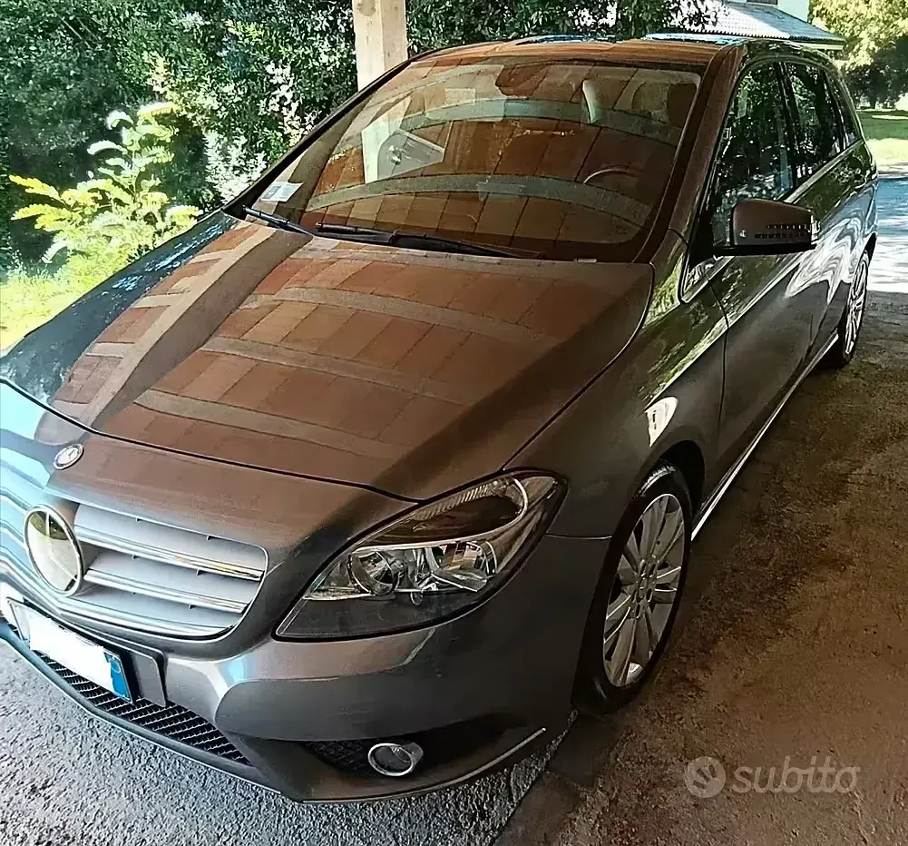 Usata Mercedes B180 Premium 109 CV (80 kW) 2013 Grigio Utilitaria