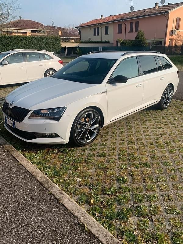 Bianco Usata 2017 Skoda Superb SportLine Station wagon | 16.500 € - Immagine 1/2
