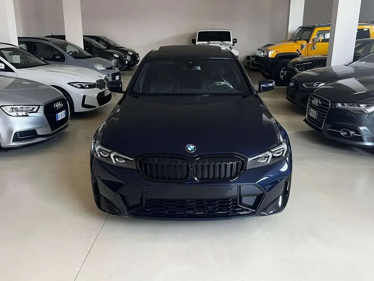 Usata BMW 330 M Sport 258 CV (189 kW) 2023 Blu/azzurro Berlina