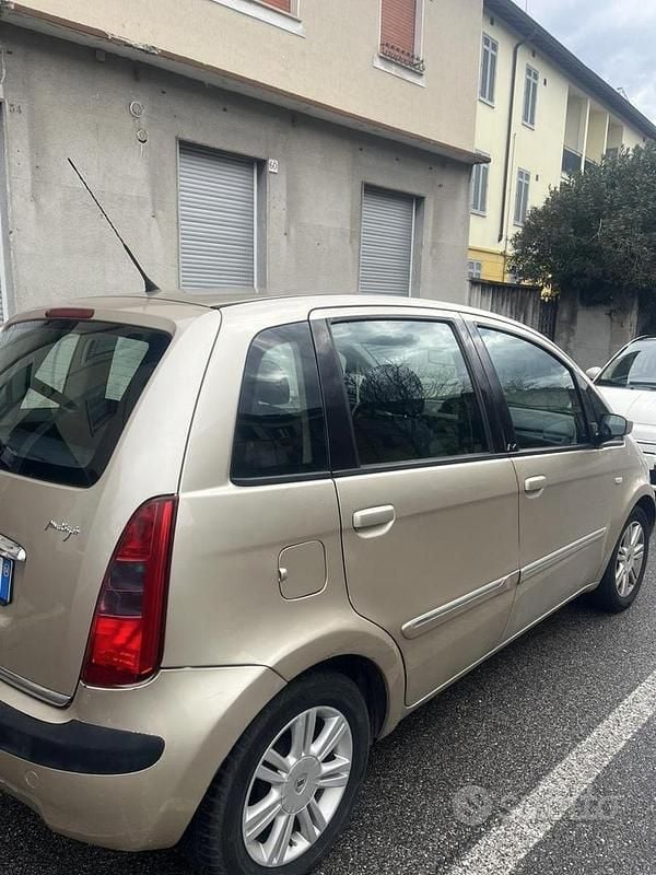 Usata Lancia Musa 90 CV (66 kW) 2004 Marrone Monovolume