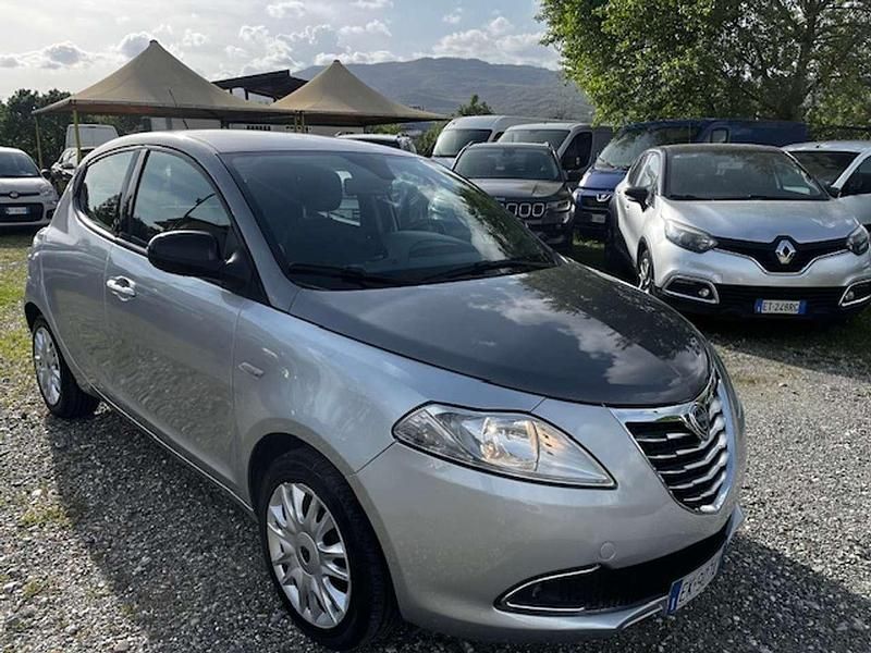 Usata Lancia Ypsilon S 69 CV (50 kW) 2012 Argento Utilitaria