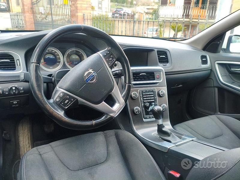 Usata Volvo V60 136 CV (100 kW) 2012 Bianco Station wagon