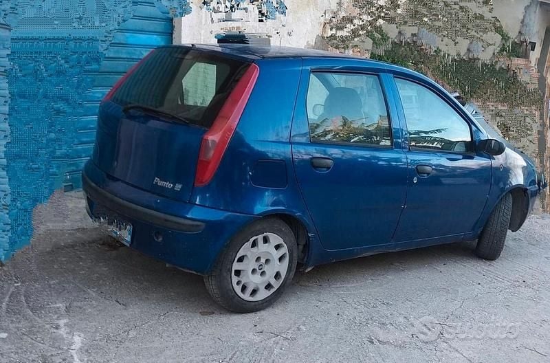 Occasion Fiat Punto 60 ch (44 kW) 2000 Bleue Citadine