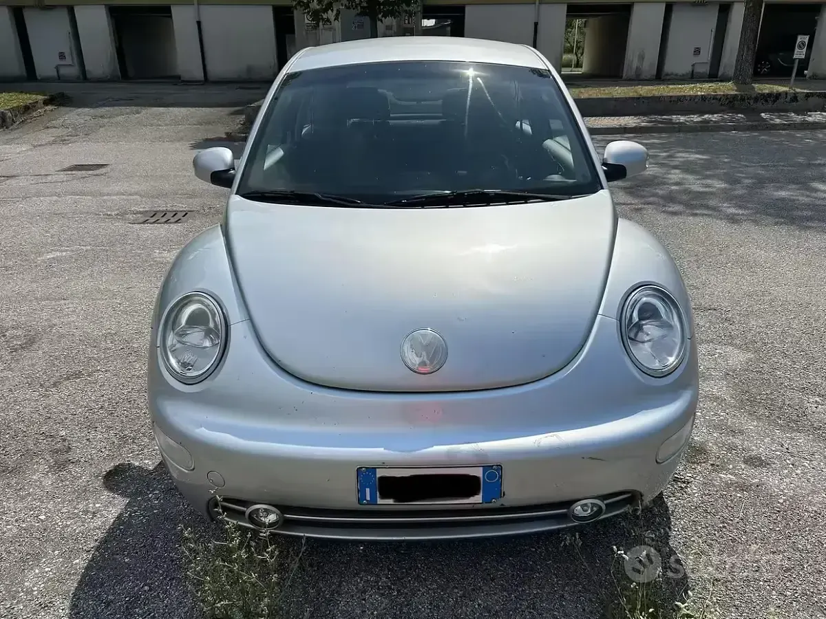 Usata VW New Beetle 105 CV (77 kW) 2006 Grigio Utilitaria