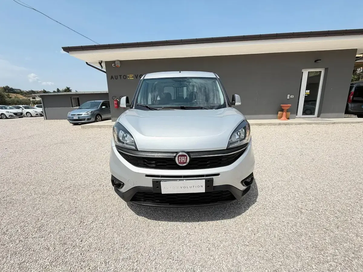 Usata Fiat Doblò 120 CV (88 kW) 2019 Argento Monovolume