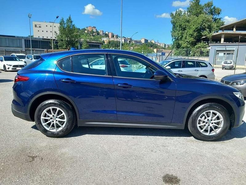 Usata Alfa Romeo Stelvio Business 190 CV (139 kW) 2019 Blu/azzurro SUV