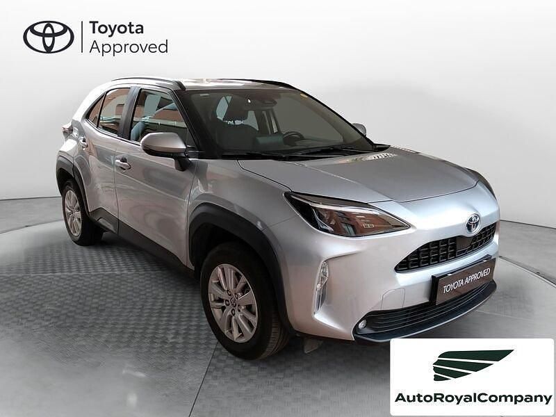 Usata Toyota Yaris Cross Active 116 CV (85 kW) 2022 Argento SUV